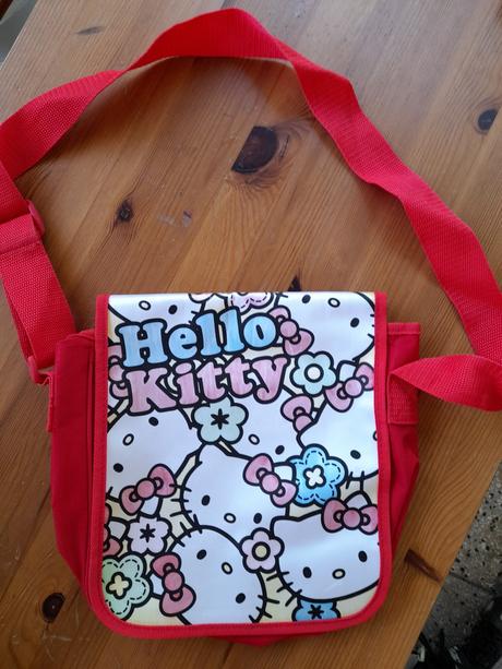 Kabela hello kitty na pomalování krásná,