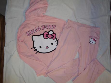 Krásná růžová souprava hellou kitty, disney,176