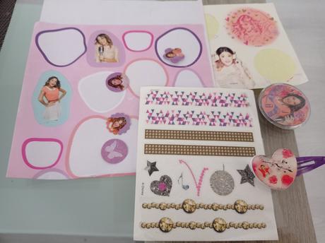 Karty violetta,samolepky, tetovacky, 