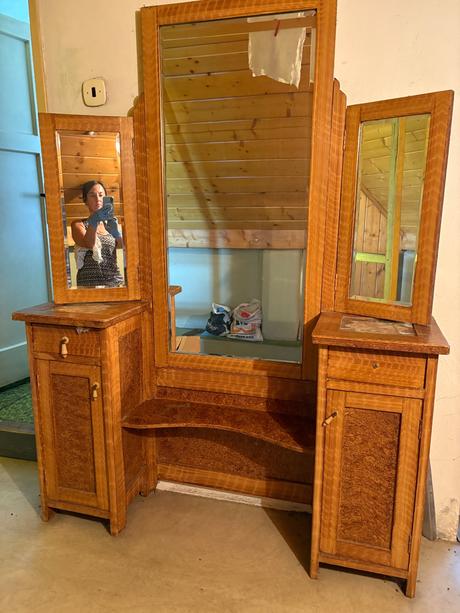 Toaletni stolek a zrcadlo/2nocni stolky 50-60leta,