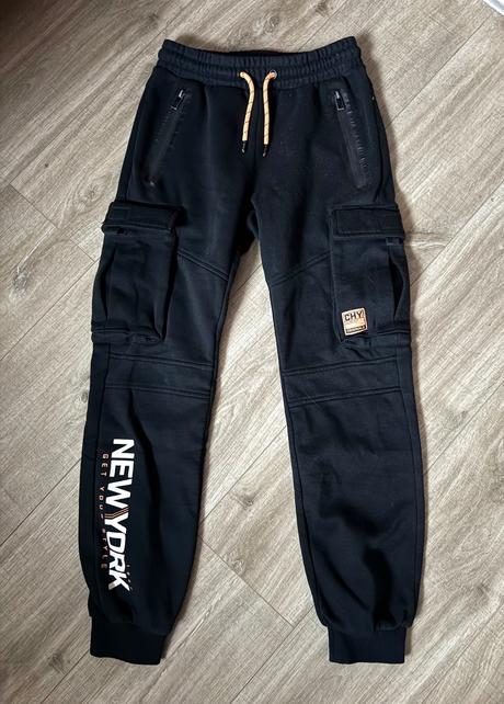 Teplákové kalhoty, chapter young,140