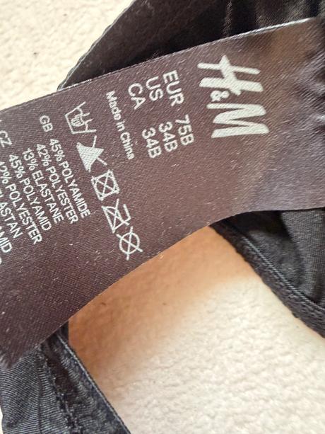 Černá sportovní podprsenka s překříženými ramínky, h&m,75b