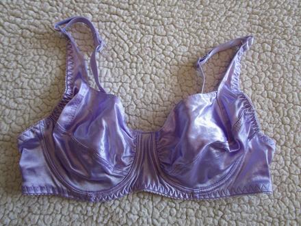 Pěkná fialová podprsenka s kosticí, vel. 70b, 70b