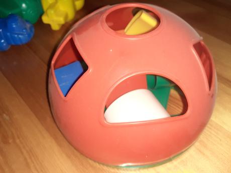 Vkládačka + pyramida s kroužky,