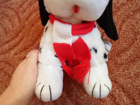 Bílý plyšový pes dalmatín, 