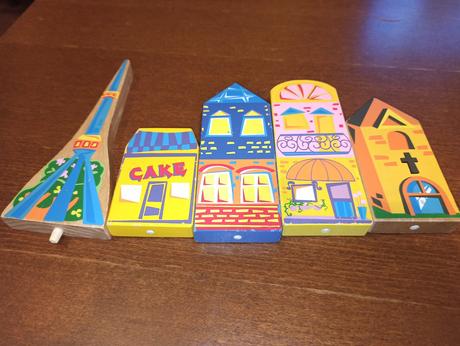 Dřevěné městečko včetně krabice, pexeso,