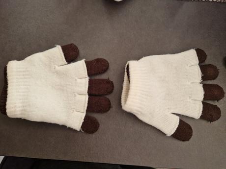 Dívčí rukavice, 146