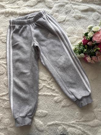 K1/ tepláky  šedé  adidas - v.cca 3/4 roky, adidas,104