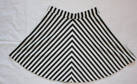 Ad29. teplejší pruhovaná sukně 12-13 let, 158