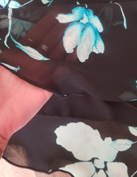 Květovaná sukně, 44