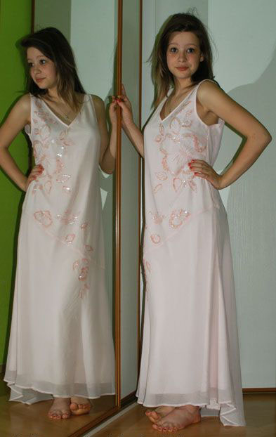 Společenské růžové šaty, 40