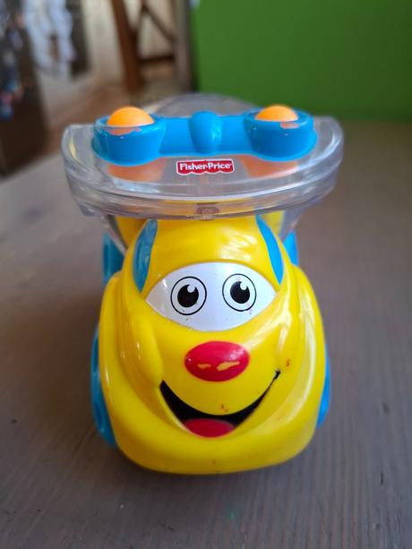 Interaktivní chrastící autíčko, 