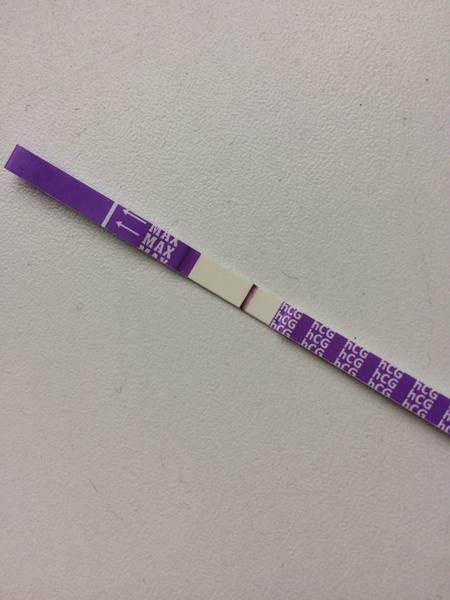 Těhotenský test a menstruace nikde, vidíte něco?