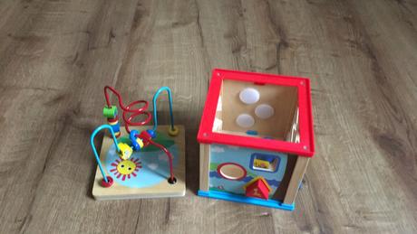 Interaktivní krychle - montessori hračka,