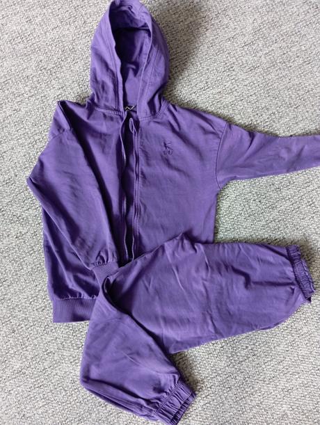 Tepláková souprava, 146