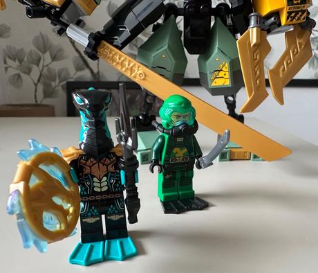 Lego ninjago lloydův vodní robot, 