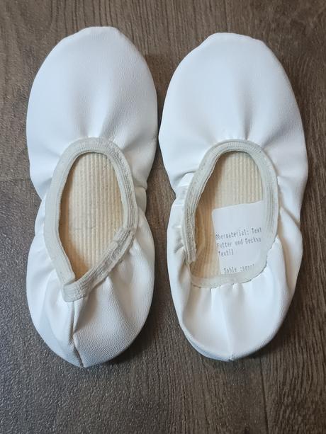 Nové bílé gymnastické cvičky, vel. 25, 25