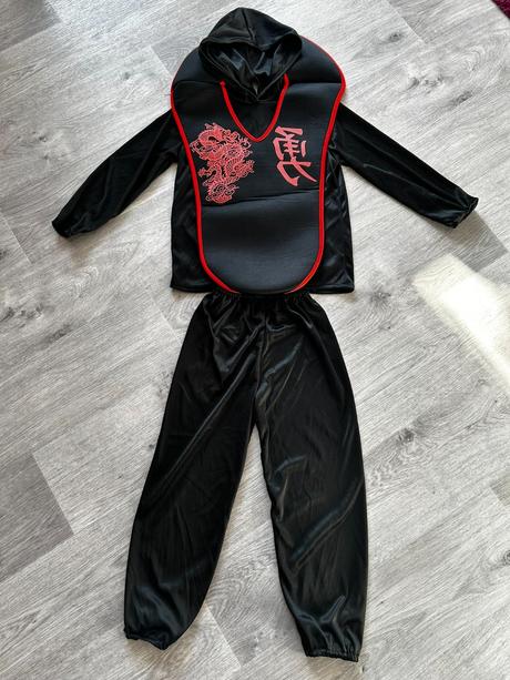 Prodám kostým ninja vel. 104, 