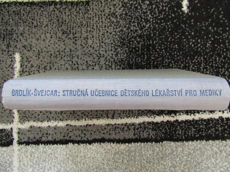 Retro-brdlík-švejcar- učebnice dětského lékařství,