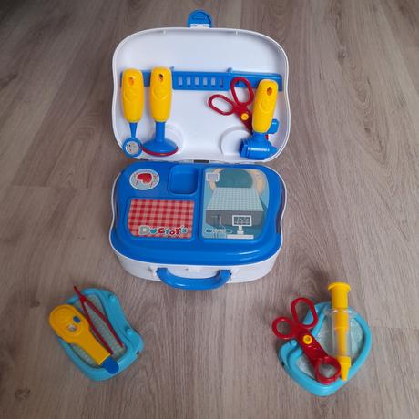Dětský lékařský kufřík na kolečkách, 