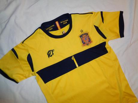 Luxusní žlutomodré sportovní tričko, 152