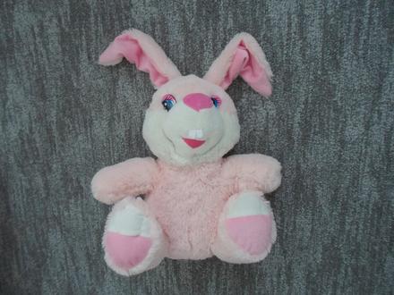 Růžový plyšák králík, 