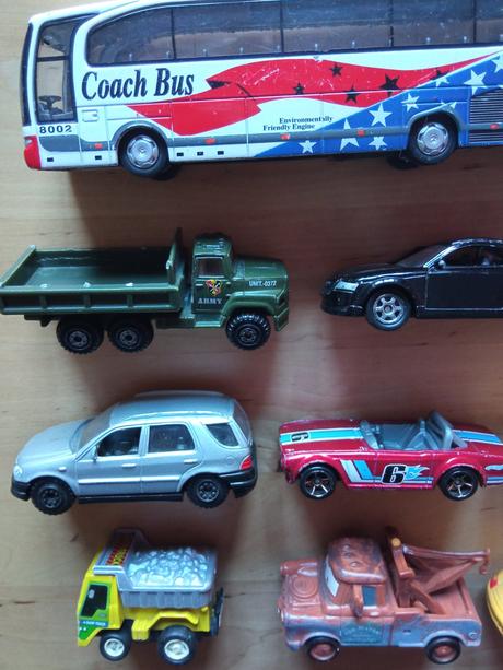 Hromádka hraček pro kluky,