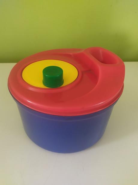 Odstředivka na salát,