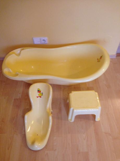 Vanička s lehátkem a stupínek k umyvadlu, 