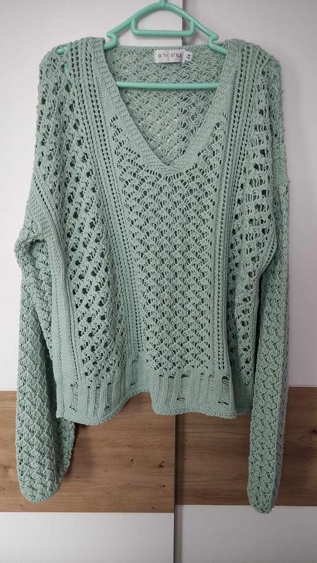 Svetr dámský děrovaný, 42