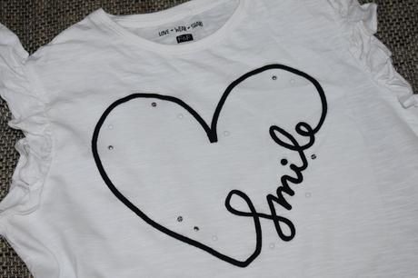 Dívčí bílé triko f&f se srdíčkem, velikost 158, f&f,158