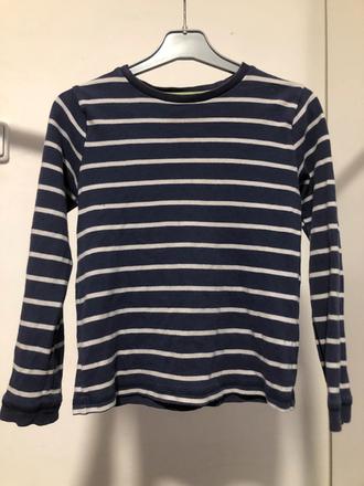 Šedé triko s proužky, 122