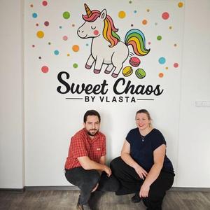 @vlaxyz: Logo přes celou zeď 🥳