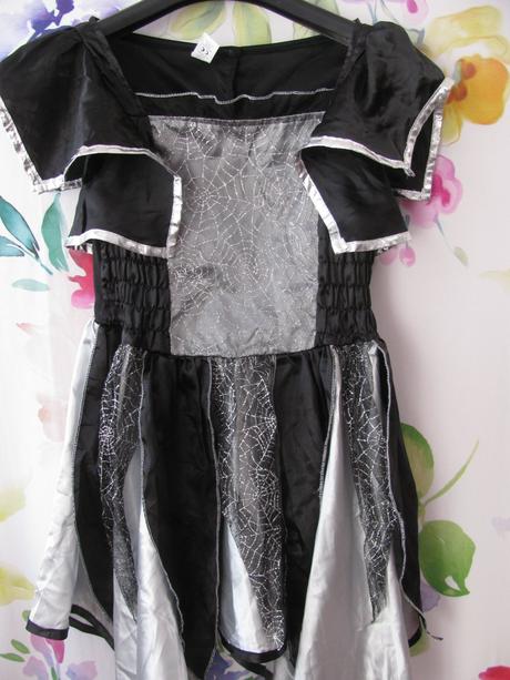 Karnevalový kostým-šaty krásné čarodějky,upírky, 