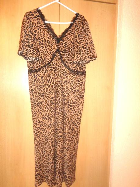 Vzdušné šaty se zvířecím motivem, 48