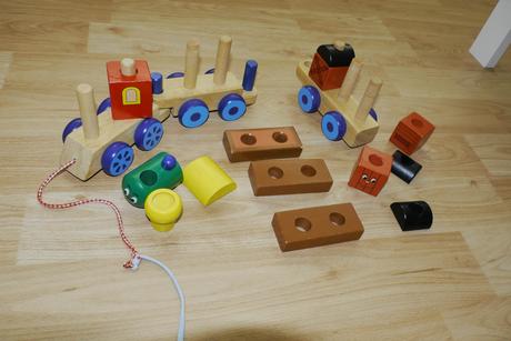 Lokomotiva s 2 vagony - drevena, 