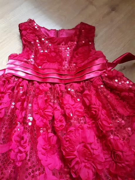 Krásné slavnostní zdobené šaty, 98