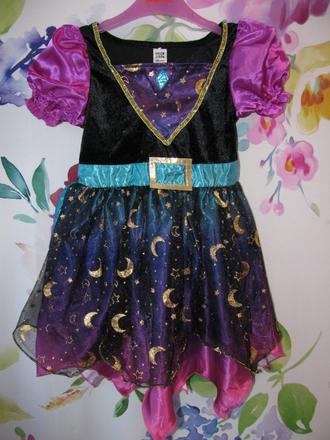 Kostým-barevné šaty pro krásnou čarodějku,