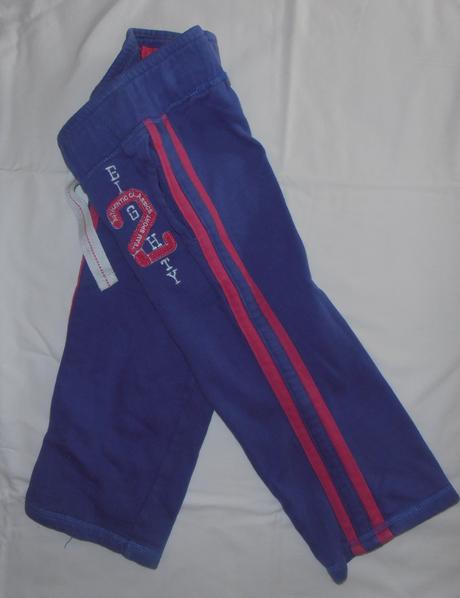 T87. fialové hrubší tepláky 2-3 roky, next,98