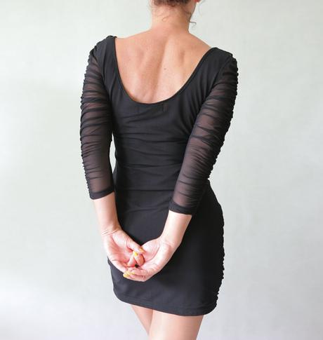 Řasené minišaty s průsvitnými rukávy cotton club v, l