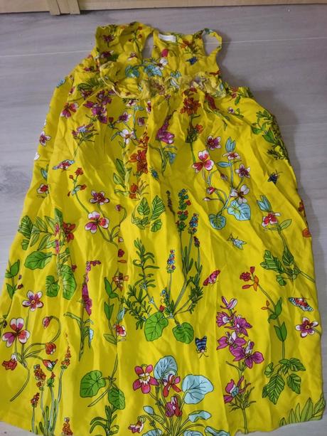Žluté šaty s květy 134 next, next,134