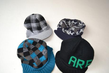 Černá pletená čepice s kšiltem, chapter young,140