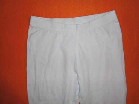 Bílé elastické 3/4 legíny, 152