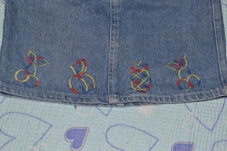 Džínová , riflová sukně s výšivkami, motiv ovoce, 116