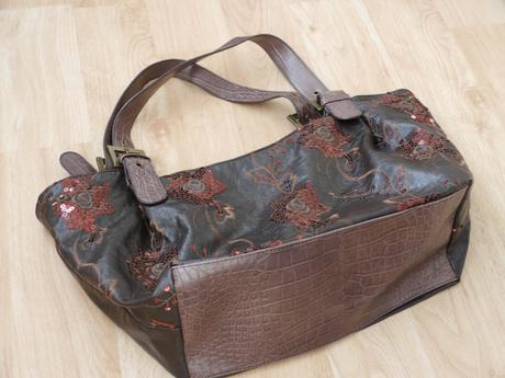 Hneda taska, 