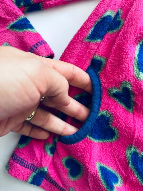 K1/ mikina flecová se srdíčky - v.6/7 let, m&co,122