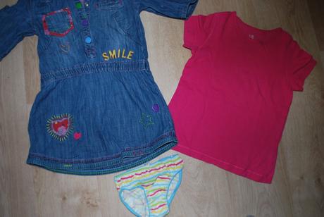 Šaty, triko, kalhoty, 104–116