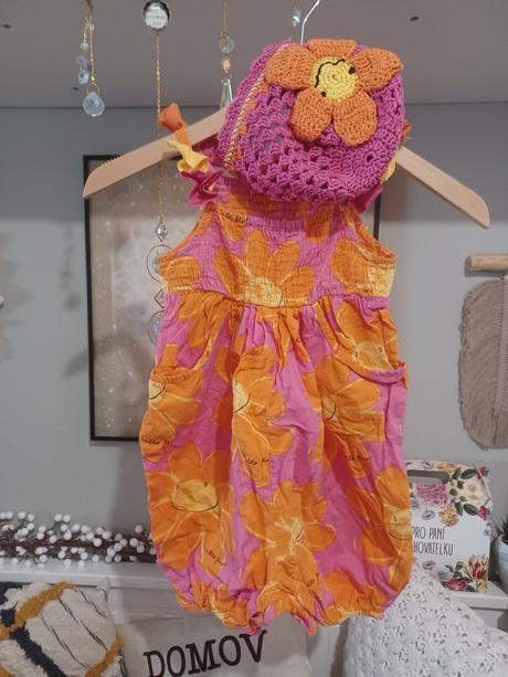 Kytičkový letní overal + háčkovaná čepice, next,98