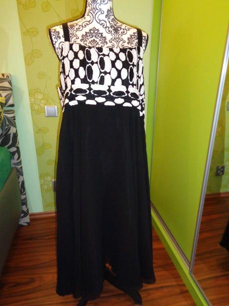 Krásné černobílé společenské šaty, 46