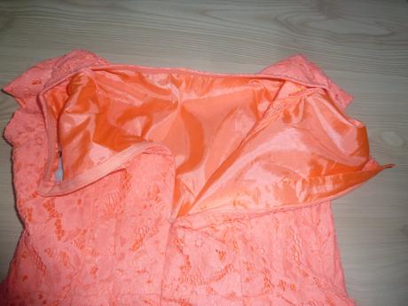 Krajkové šaty s bohatou spodničkou, 164